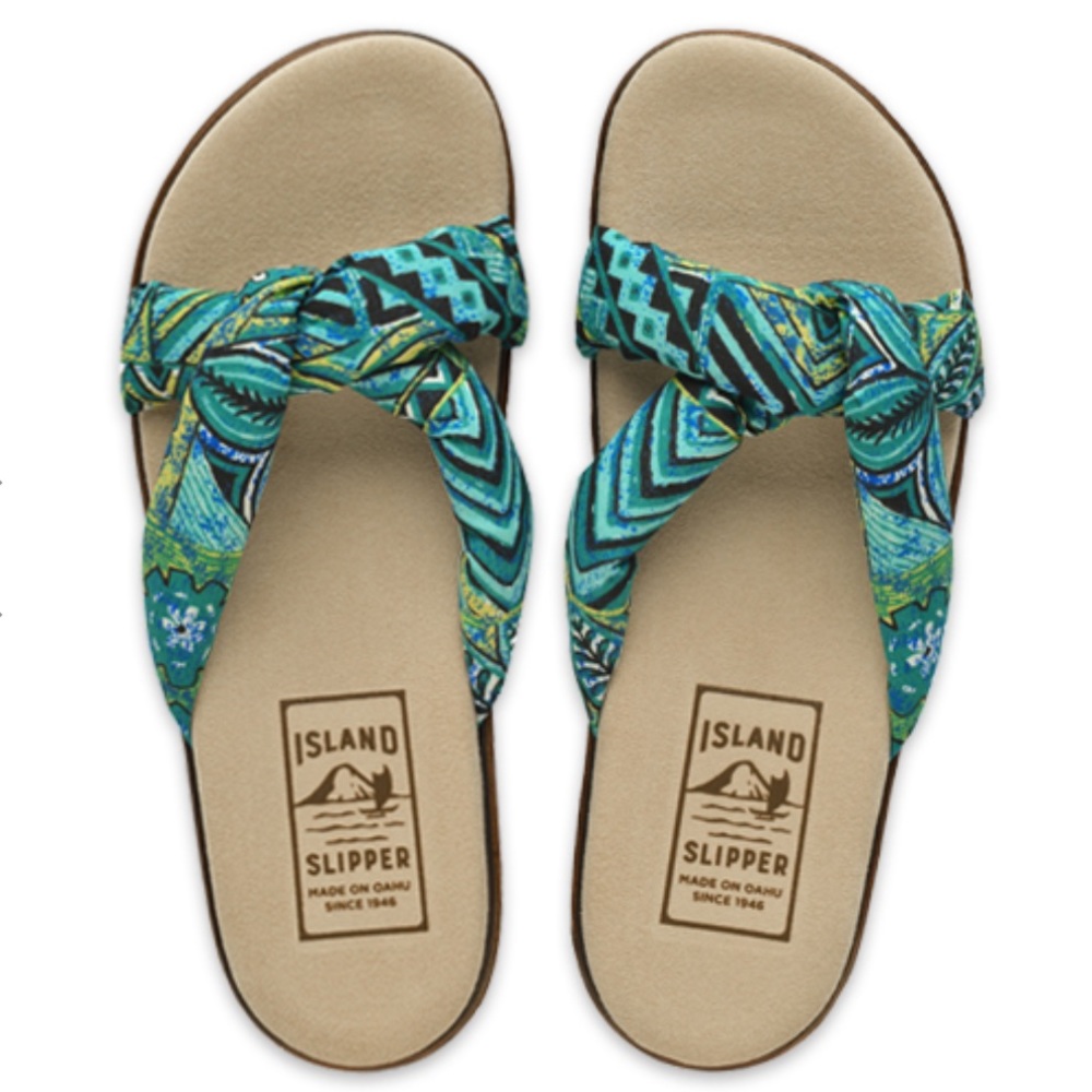 New Island Slipper Tapa Blue Fabric Puff Flat Flip Flop Sandals Woman’s 9